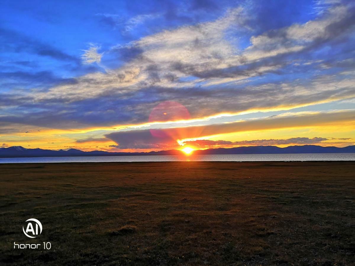 Yurt Camp Ali-Nur At Lake Song-Kol Юрточный Лагерь Али-Нур Озеро Сон-Куль Сон-Куль Кыргызстан Нарын Kyrgyzstan Naryn Exterior foto